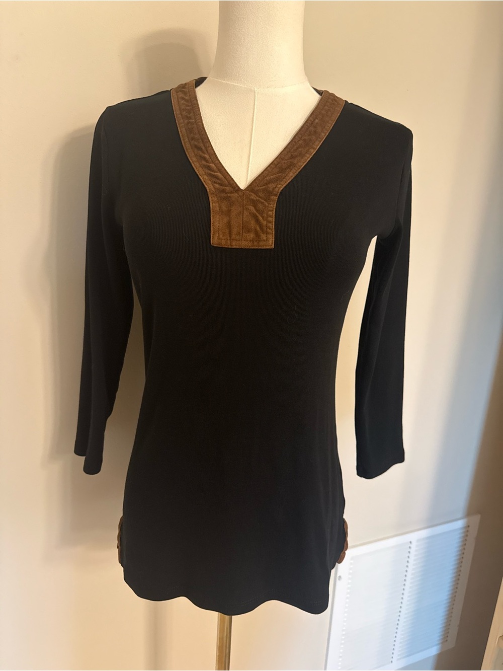 Lauren Ralph Lauren XS Black Rib Knit Top Brown Suede Trim Long Sleeve V Neck
